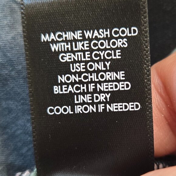 630-6 Torrid Black Red Pink Rose Babydoll Georgette Blouse top size 1 (16/18) - Picture 10 of 10